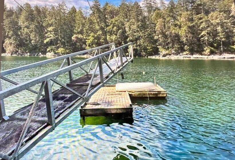 پانسیون Thetis Island Get Away Cottage