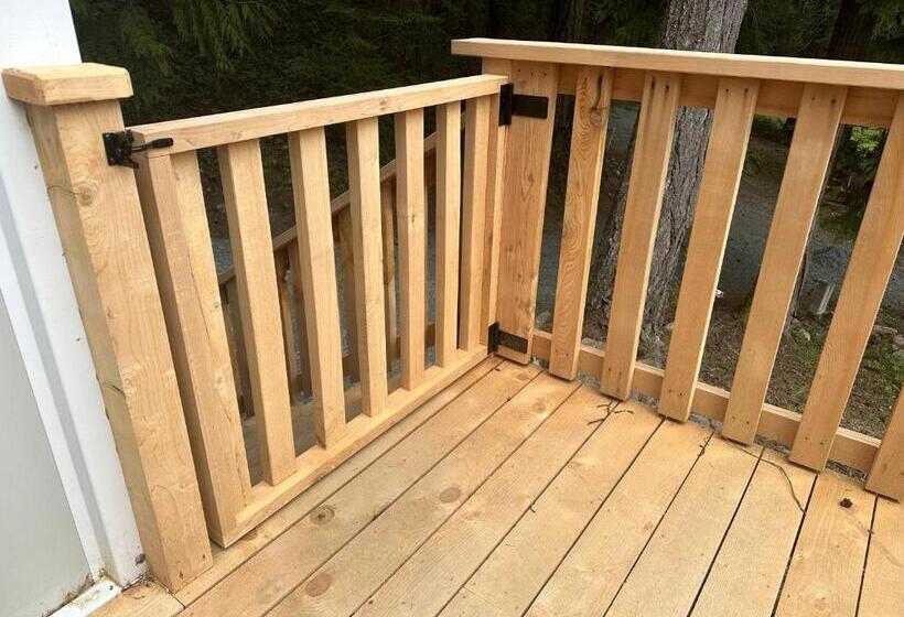 پانسیون Thetis Island Get Away Cottage