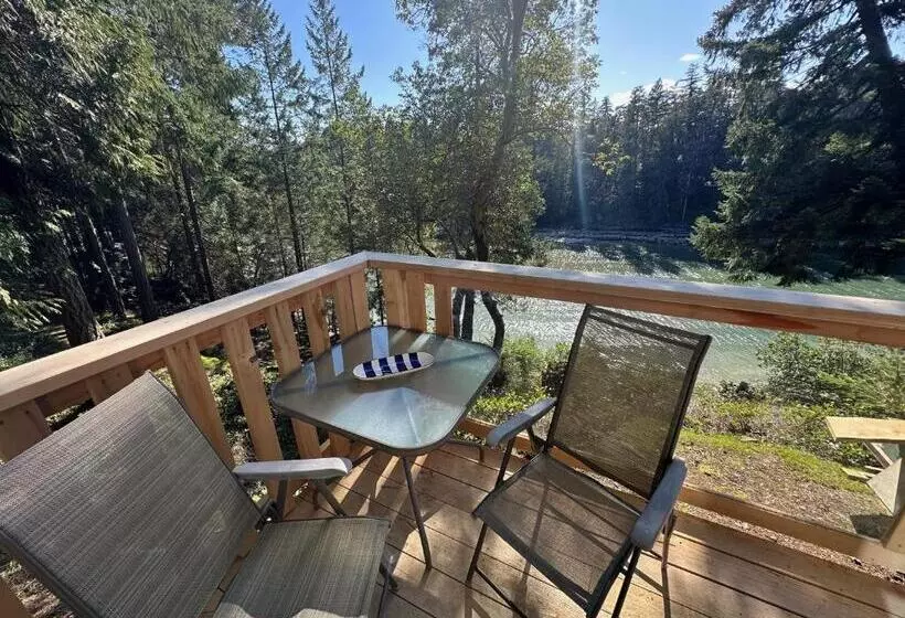 Majatalo Thetis Island Get Away Cottage