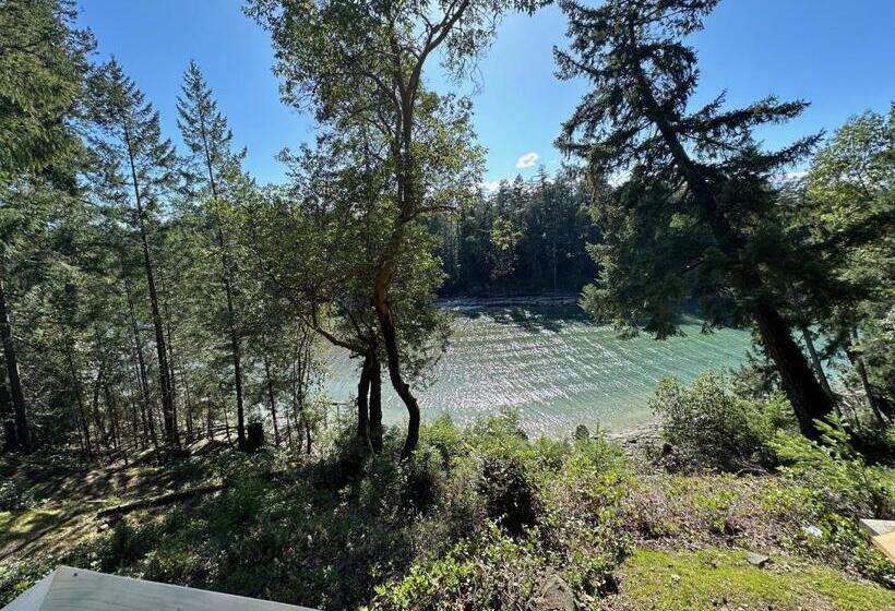 پانسیون Thetis Island Get Away Cottage