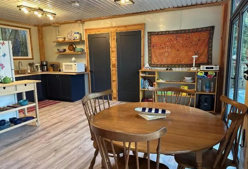 Majatalo Thetis Island Get Away Cottage