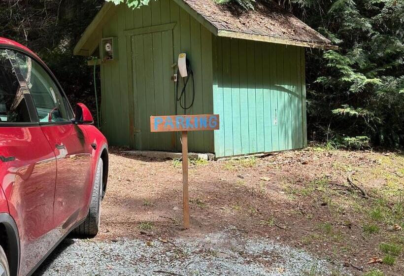 پانسیون Thetis Island Get Away Cottage