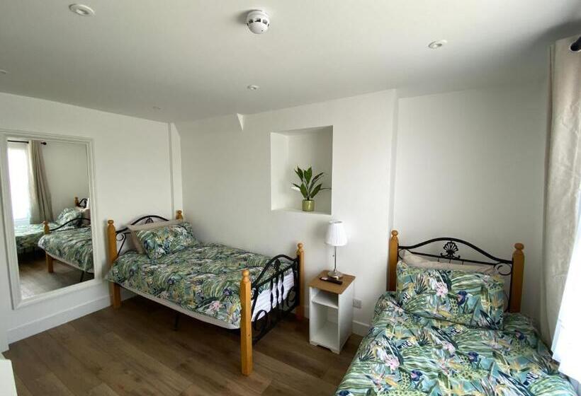 Hostel The Prince Albert, Whitton