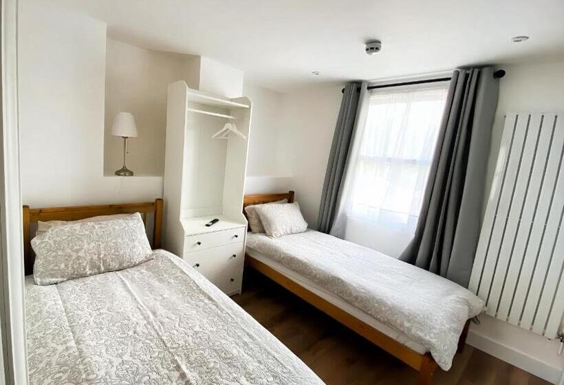 Hostel The Prince Albert, Whitton