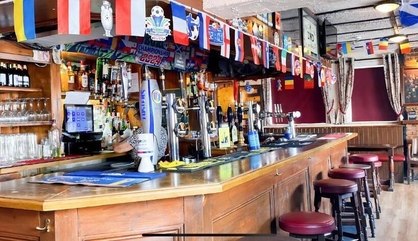 Hostel The Prince Albert, Whitton