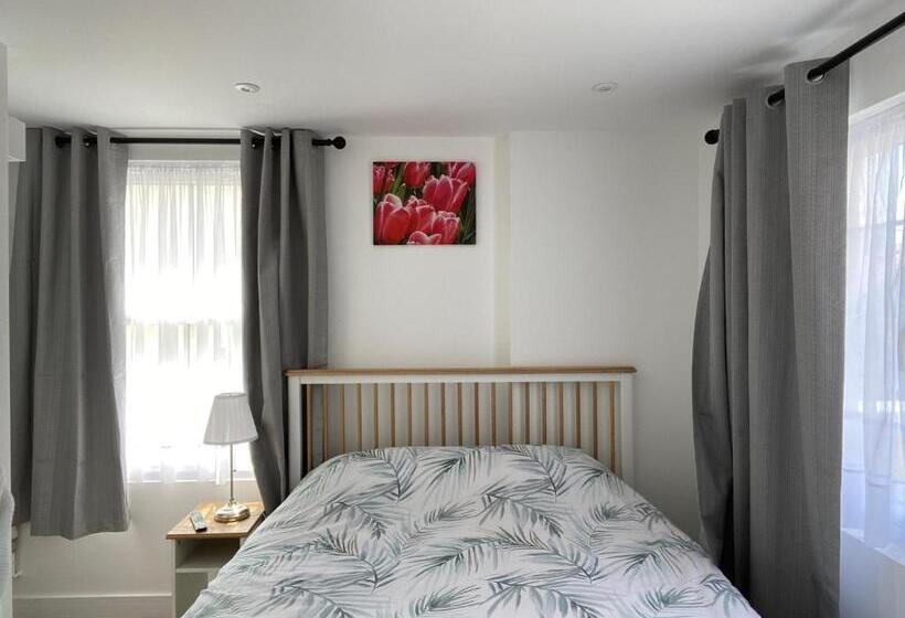 Hostel The Prince Albert, Whitton