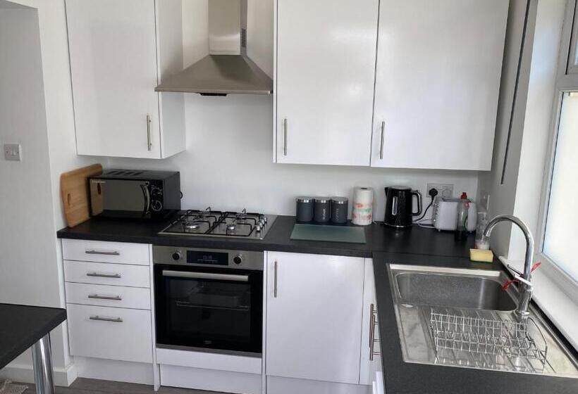 Hostel The Prince Albert, Whitton