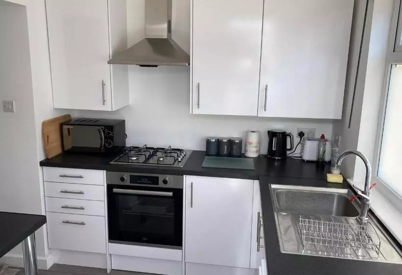 Retkeilymaja The Prince Albert, Whitton