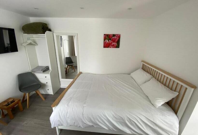 Hostel The Prince Albert, Whitton