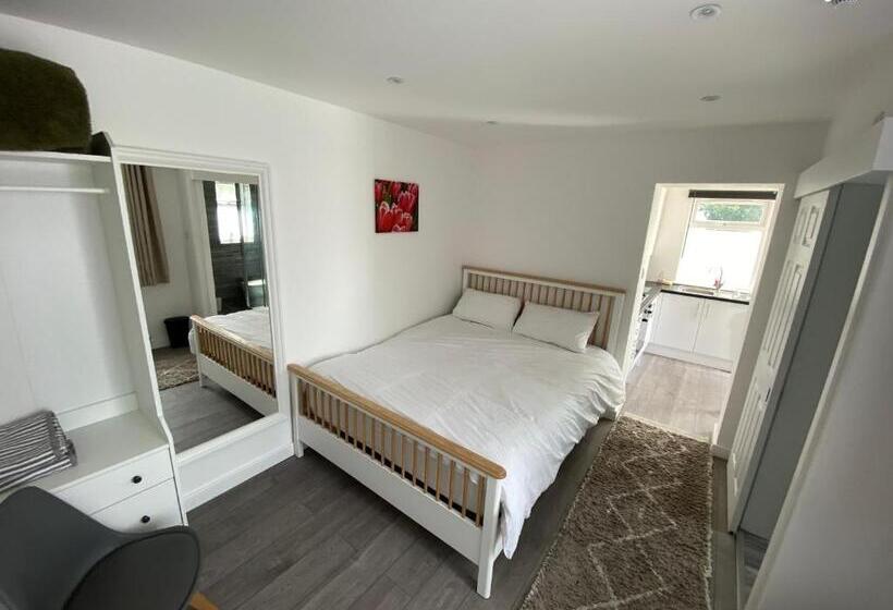 Hostel The Prince Albert, Whitton