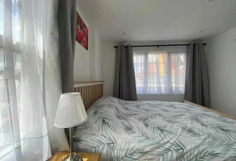 Retkeilymaja The Prince Albert, Whitton