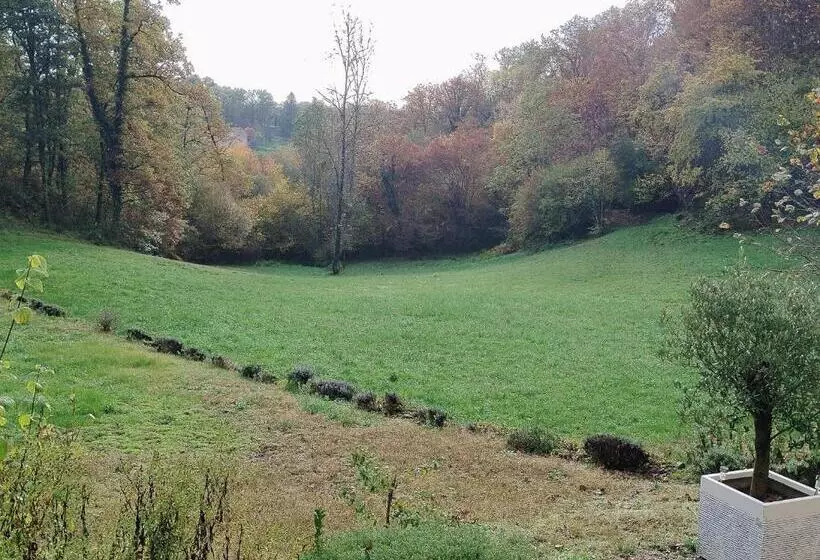 Aamiaismajoitus (B&B) Chambre D Hôtes L Ecrin Du Quercy