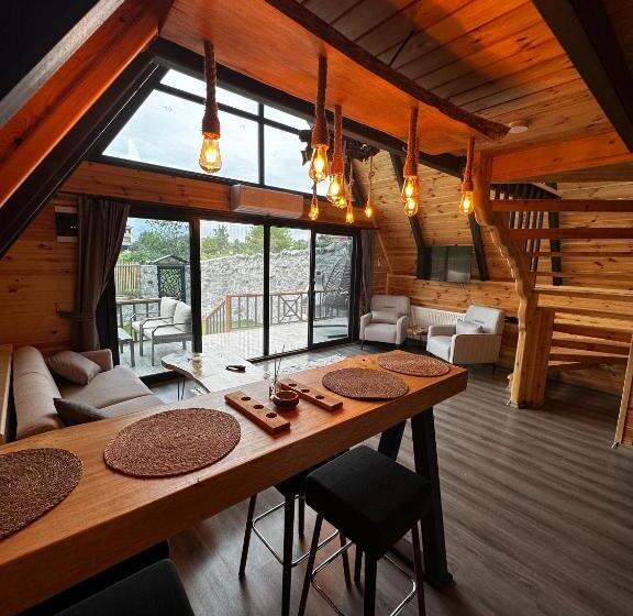 مبيت وإفطار Peleri Suit Bungalow