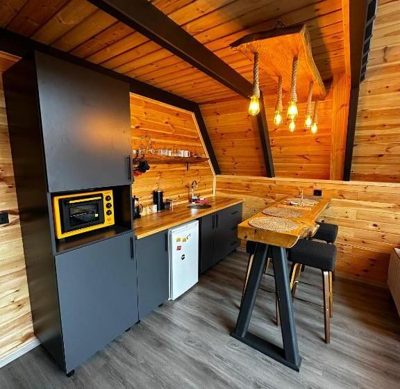 مبيت وإفطار Peleri Suit Bungalow