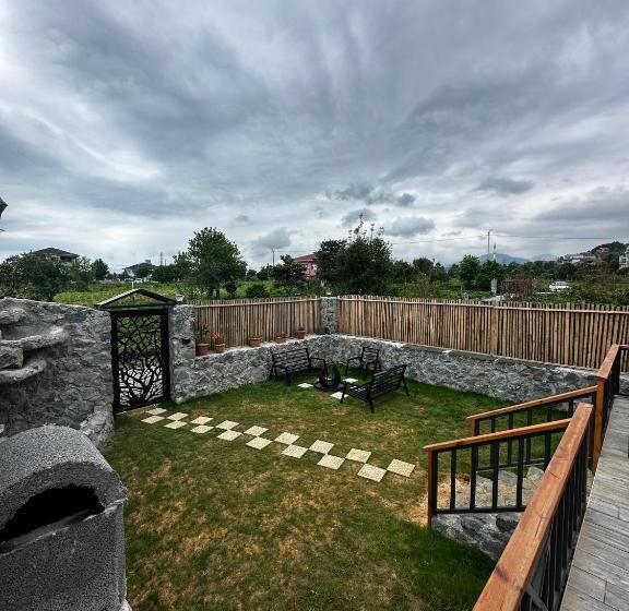 مبيت وإفطار Peleri Suit Bungalow