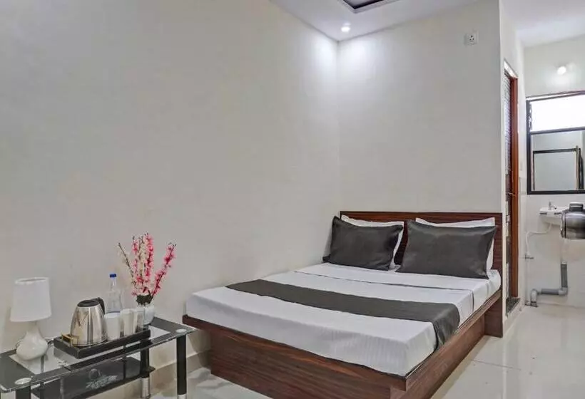 ホテル Oyo Nutan Lodging
