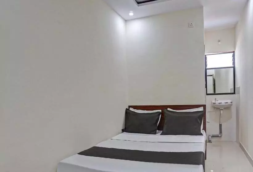 ホテル Oyo Nutan Lodging