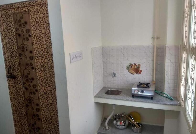 فندق Pmr Enclave Near Apollo Hospital