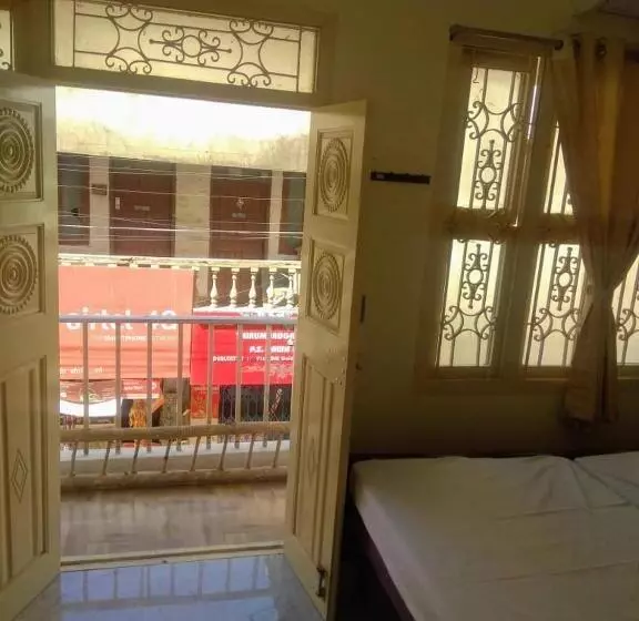 هتل Pmr Enclave Near Apollo Hospital