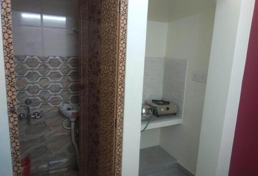 فندق Pmr Enclave Near Apollo Hospital