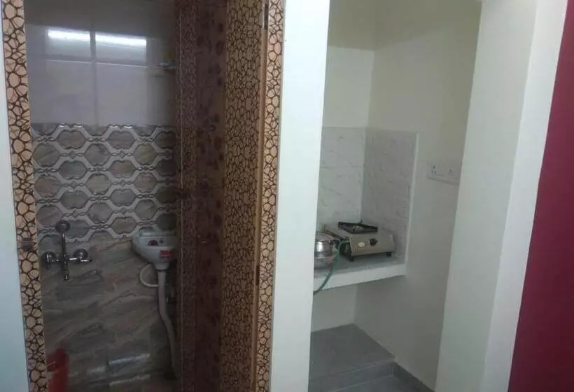 هتل Pmr Enclave Near Apollo Hospital