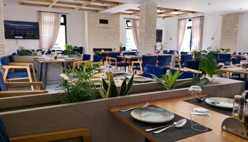 Lumi I Bardhe Hotel & Restaurant