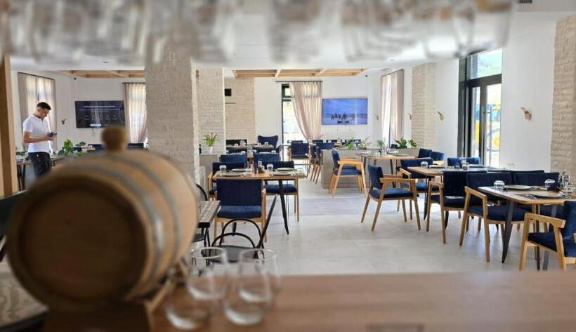 Lumi I Bardhe Hotel & Restaurant