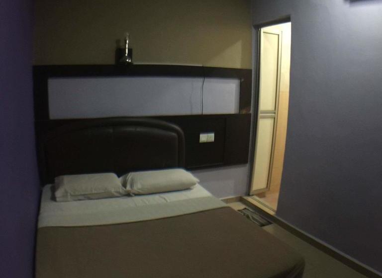 Hotel The Uni Garden