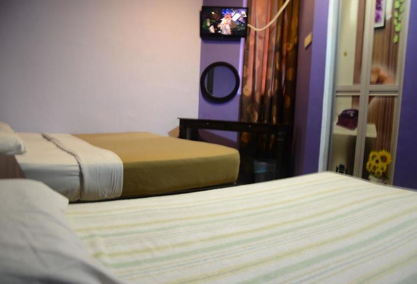 Hotel The Uni Garden