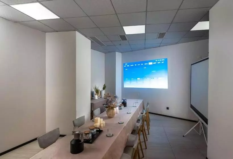 Hotelli Lex River View