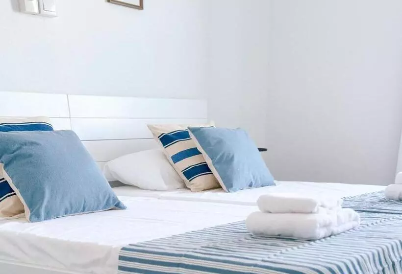 Retkeilymaja Hostal Sa Roqueta Mahon