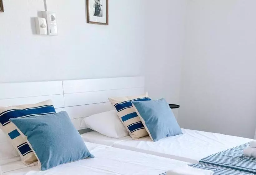 Retkeilymaja Hostal Sa Roqueta Mahon