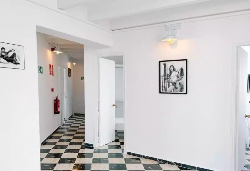 Retkeilymaja Hostal Sa Roqueta Mahon