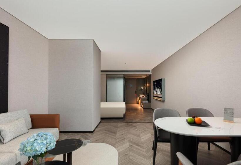 Atour Hotel Shanghai Lingang Wanda Plaza