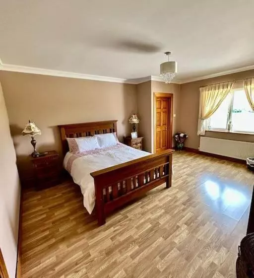 Aamiaismajoitus (B&B) Ballnamona House