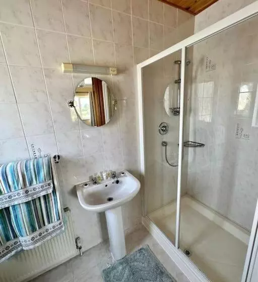 Aamiaismajoitus (B&B) Ballnamona House