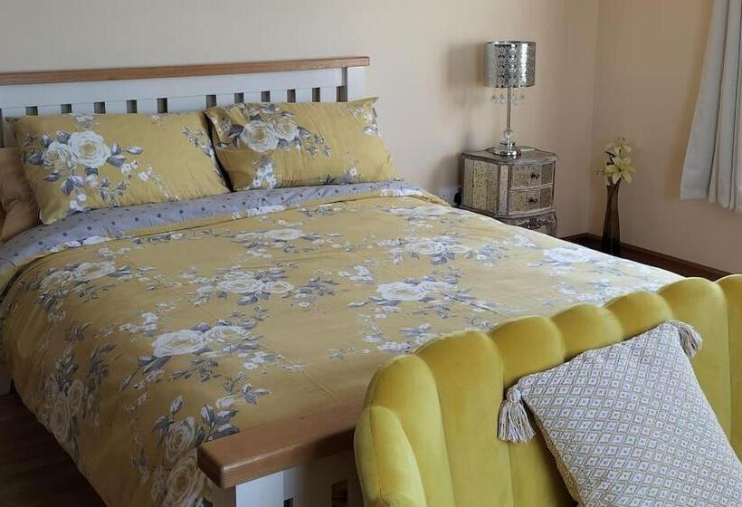 Bed and Breakfast Ballnamona House