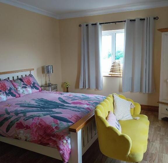 Bed and Breakfast Ballnamona House