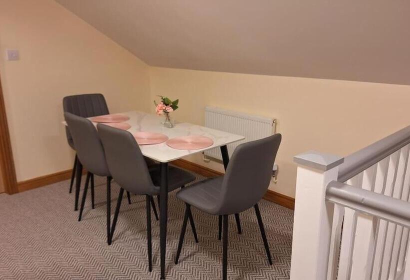 Bed and Breakfast Ballnamona House