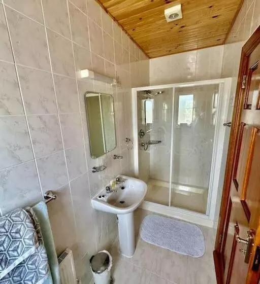 Aamiaismajoitus (B&B) Ballnamona House