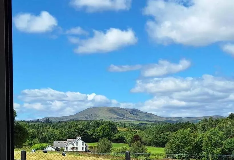 Aamiaismajoitus (B&B) Ballnamona House