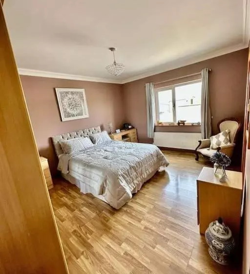 Aamiaismajoitus (B&B) Ballnamona House