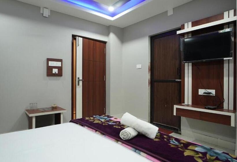 בית מלון כפרי Diya Lodge !! Near Toy Train Park !! New Digha !!