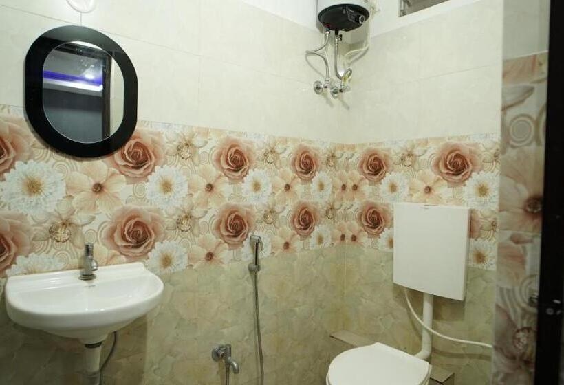 בית מלון כפרי Diya Lodge !! Near Toy Train Park !! New Digha !!