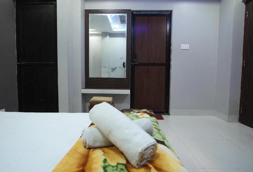 בית מלון כפרי Diya Lodge !! Near Toy Train Park !! New Digha !!