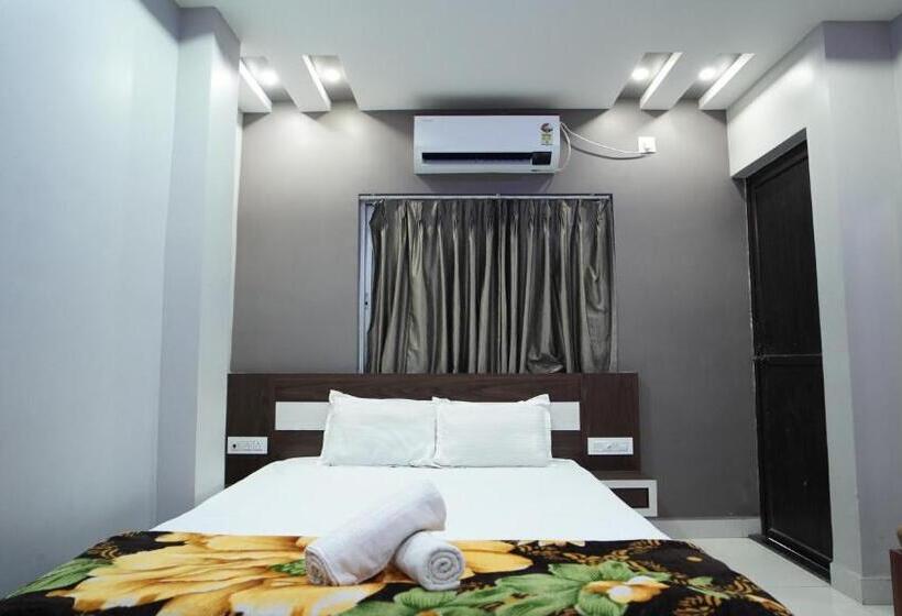 בית מלון כפרי Diya Lodge !! Near Toy Train Park !! New Digha !!