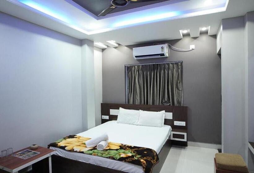 בית מלון כפרי Diya Lodge !! Near Toy Train Park !! New Digha !!