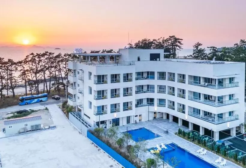 ホテル Dongho Beach