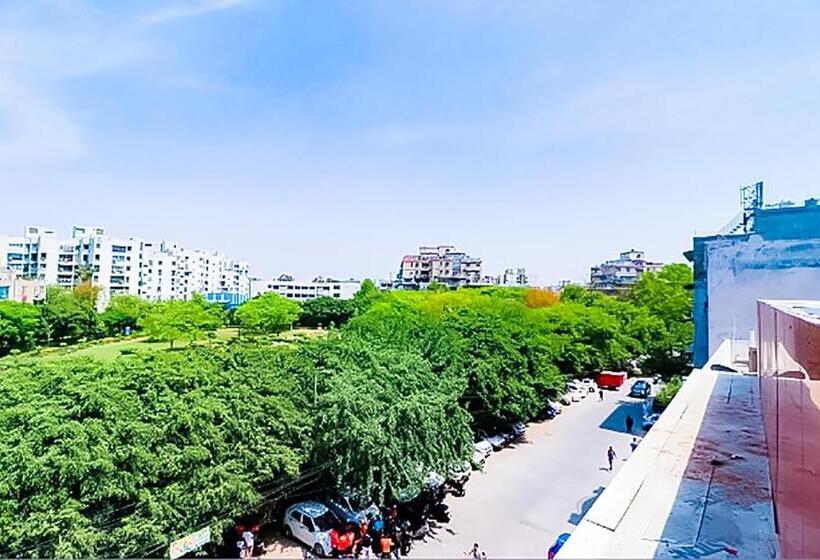 בית מלון כפרי Roomshala 173 Royal Inn Vinod Nagar