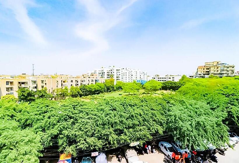 בית מלון כפרי Roomshala 173 Royal Inn Vinod Nagar